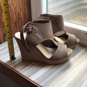 Tan Wedges